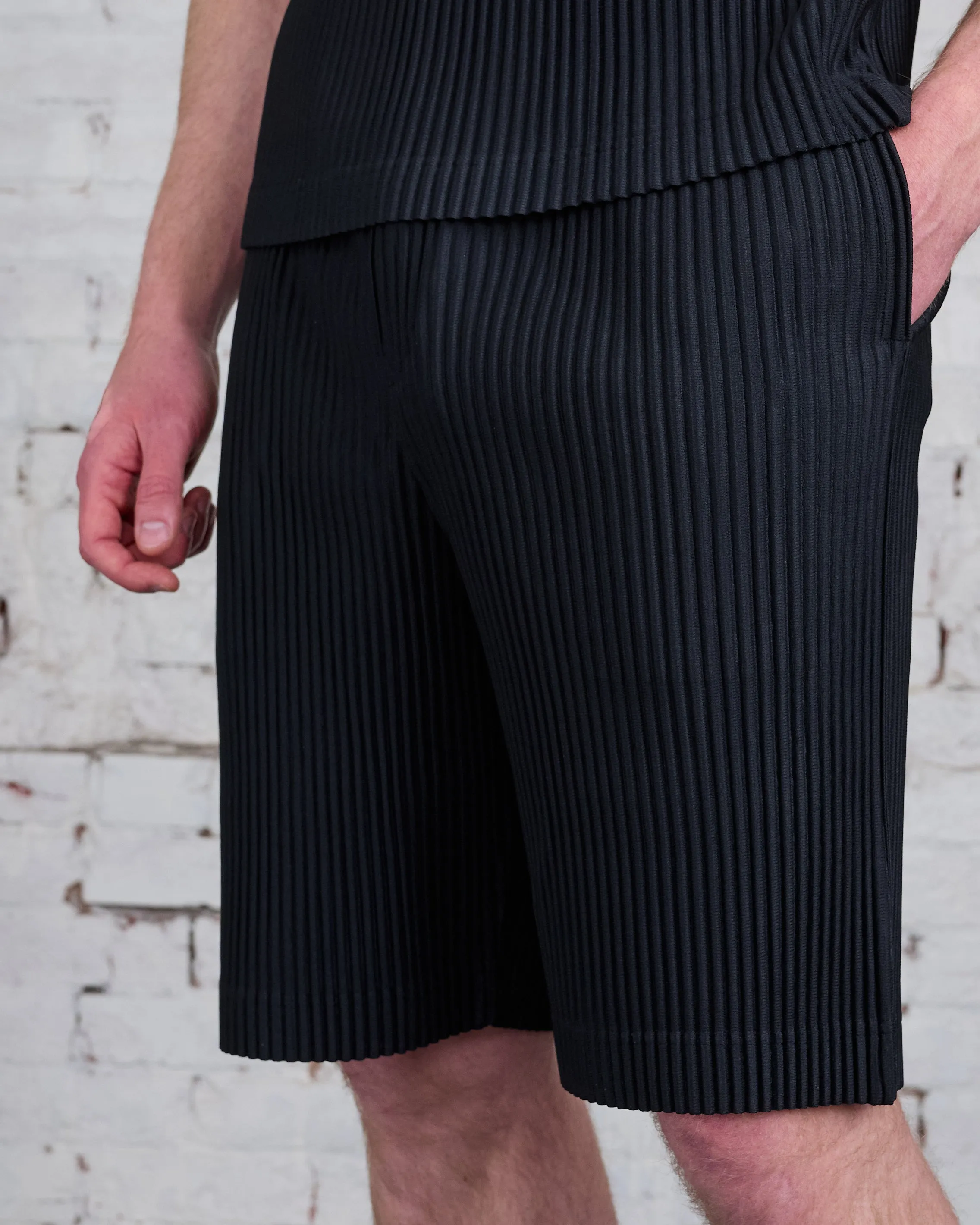 HOMME PLISSÉ ISSEY MIYAKE Pleats May Short Black
